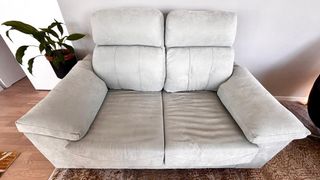 Sofá de 2 plazas color verde/pastel