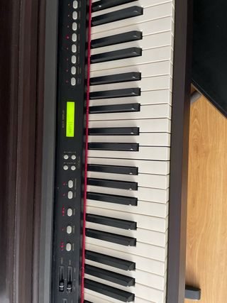 Piano Digital Ringway con Banqueta