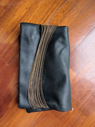 Bolso de fiesta negro y dorado