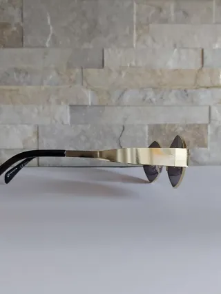 Occhiali da sole oro e neri