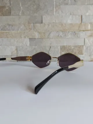 Occhiali da sole oro e neri