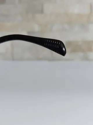 Occhiali da sole oro e neri