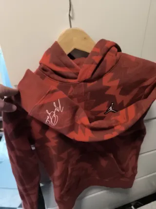 Sudadera Jordan Roja con capucha talla 10
