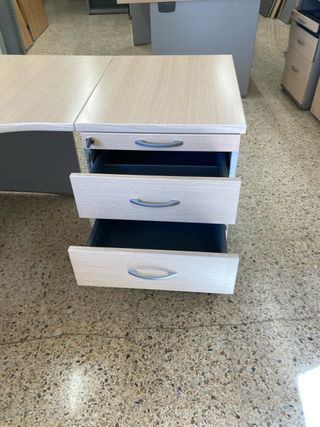 Mesa de oficina L madera y metal