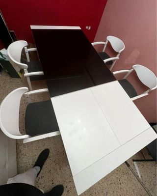 CONJUNTO MESA EXTENSIBLE CRISTAL + 4 SILLAS