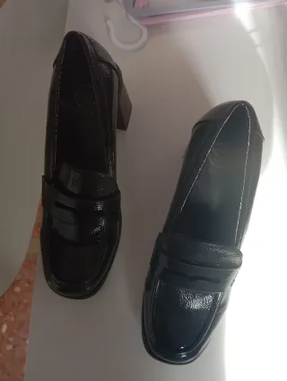 Zapatos de tacón negros charol