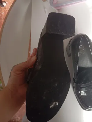 Zapatos de tacón negros charol