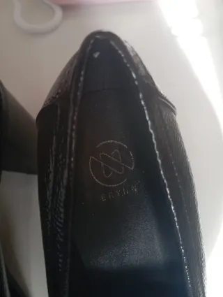 Zapatos de tacón negros charol