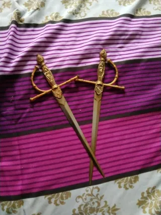 2 Espadas Decorativas Doradas