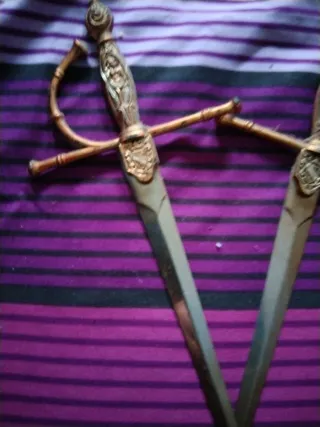 2 Espadas Decorativas Doradas