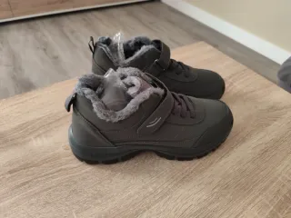 Botas de montaña/nieve grises.