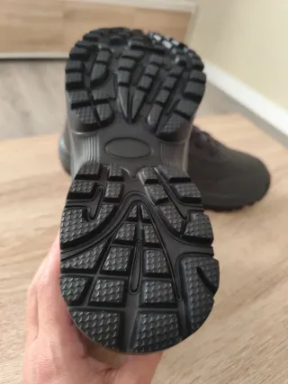 Botas de montaña/nieve grises.