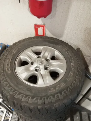 Llantas Toyota HDJ 100 17