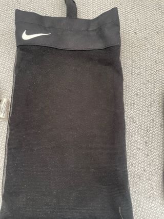 Espinilleras Nike Negras