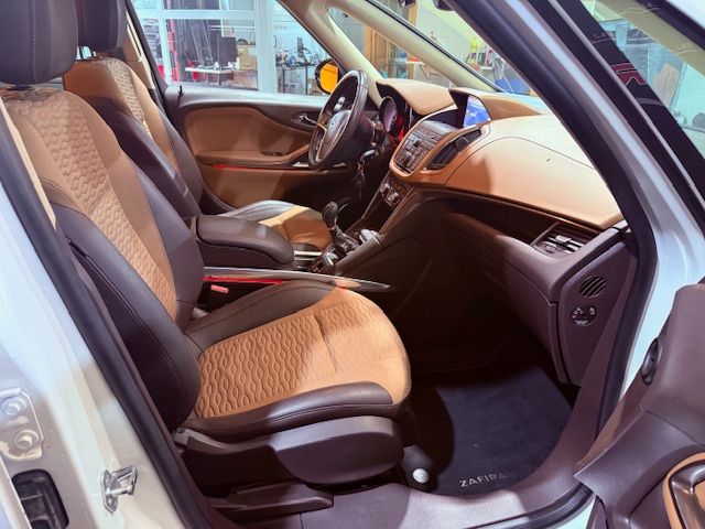 Opel Zafira Tourer 2013