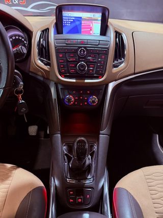 Opel Zafira Tourer 2013