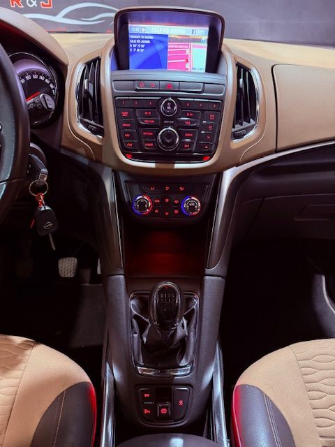 Opel Zafira Tourer 2013