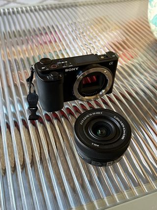Cámara Sony ZV-E10 + Objetivo 16-50mm