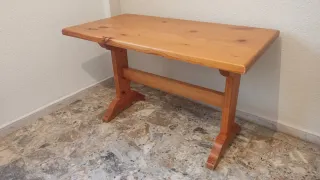 Mesa de comedor de madera