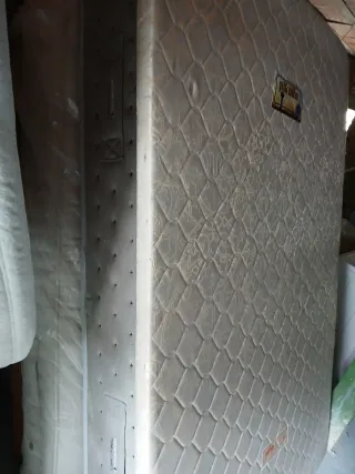 Colchón viscoelástico 135x200 + base tapizada