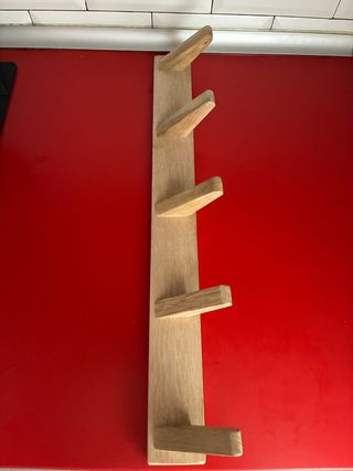 Colgador de madera con 5 ganchos