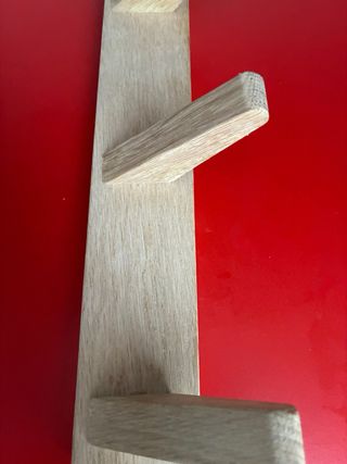 Colgador de madera con 5 ganchos