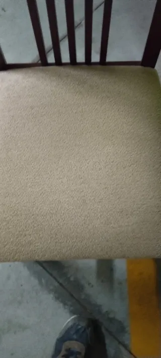 Silla de comedor de madera y tela beige