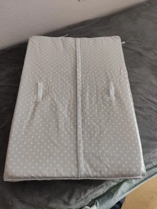 Colchoneta cambiador Garabatos estrellas.