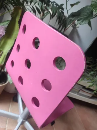 Silla de escritorio rosa con ruedas