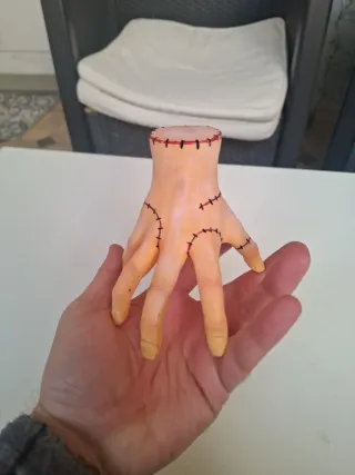 Mano de Miércoles impresa en 3d en resina.