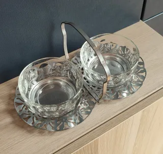 Bandeja metálica con 2 cuencos de cristal