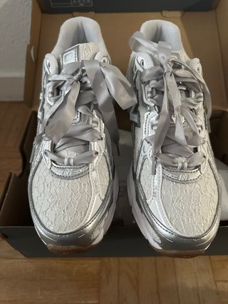 New Balance 740 Plata y Blanco