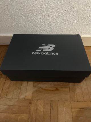 New Balance 740 Plata y Blanco