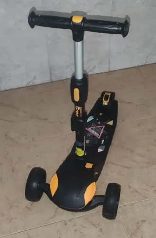 Patín 3 ruedas infantil negro y naranja