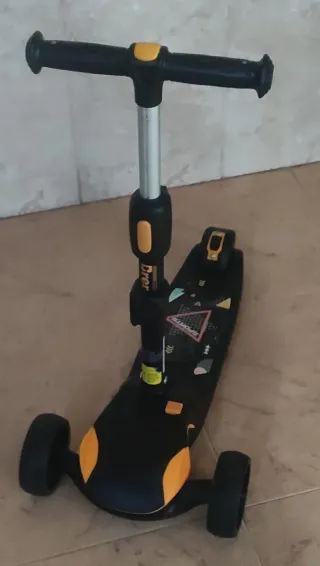 Patín 3 ruedas infantil negro y naranja