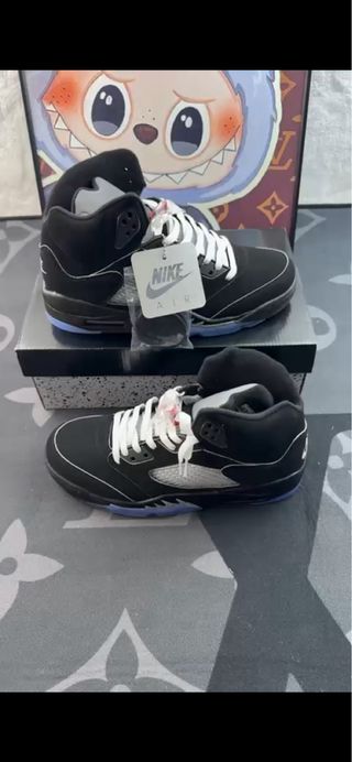 Jordan Zapatillas Negras y Plateadas