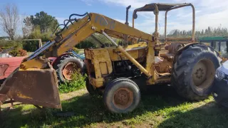 Tractor Ford con pala