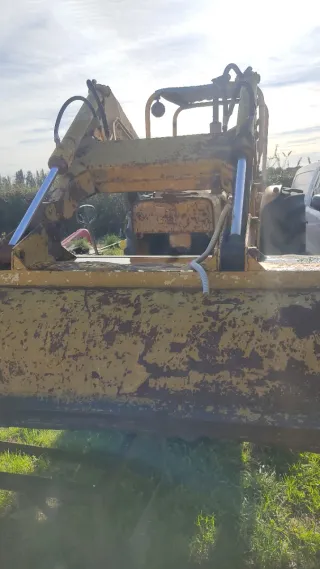 Tractor Ford con pala