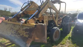 Tractor Ford con pala