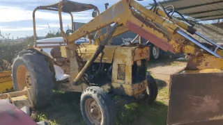 Tractor Ford con pala