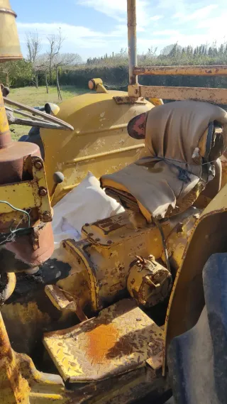 Tractor Ford con pala