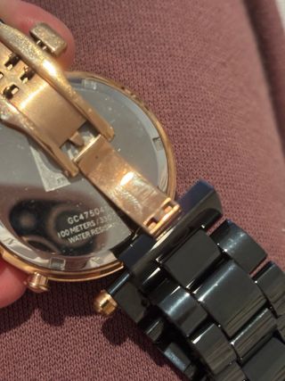 Reloj Guess Negro y Dorado