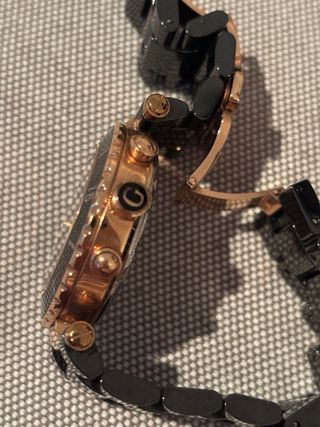 Reloj Guess Negro y Dorado