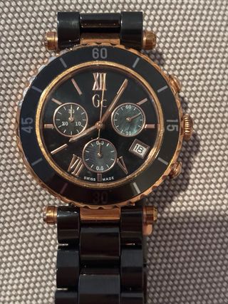 Reloj Guess Negro y Dorado