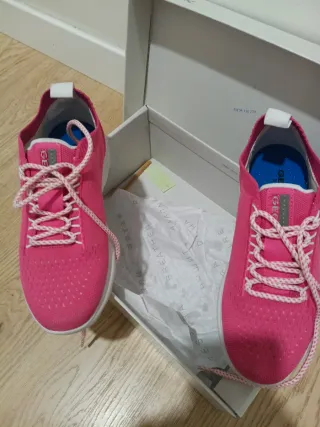 Zapatillas Geox color fucsia Talla 35. Sin utiliza