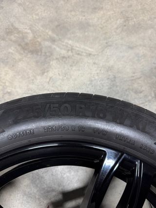 Llantas BMW Negras con neumaticos 225/50R18 y TPMS