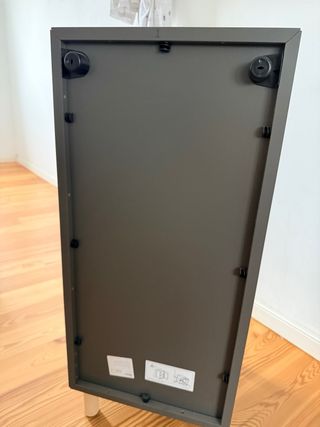 Mueble almacenaje EKET IKEA con puerta y patas