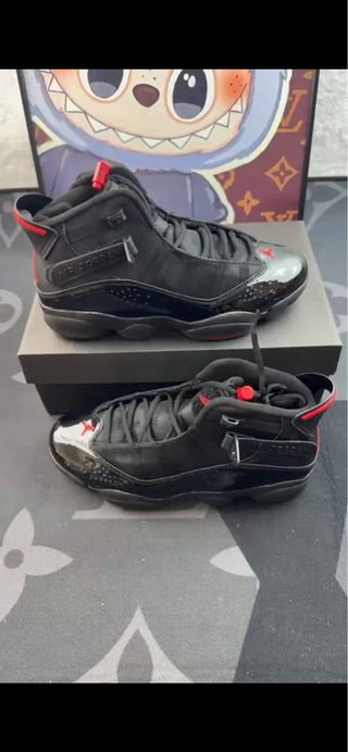 Zapatillas Jordan Negras y Rojas