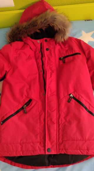 Abrigo niño rojo con capucha y pelo