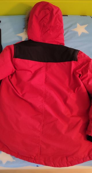 Abrigo niño rojo con capucha y pelo
